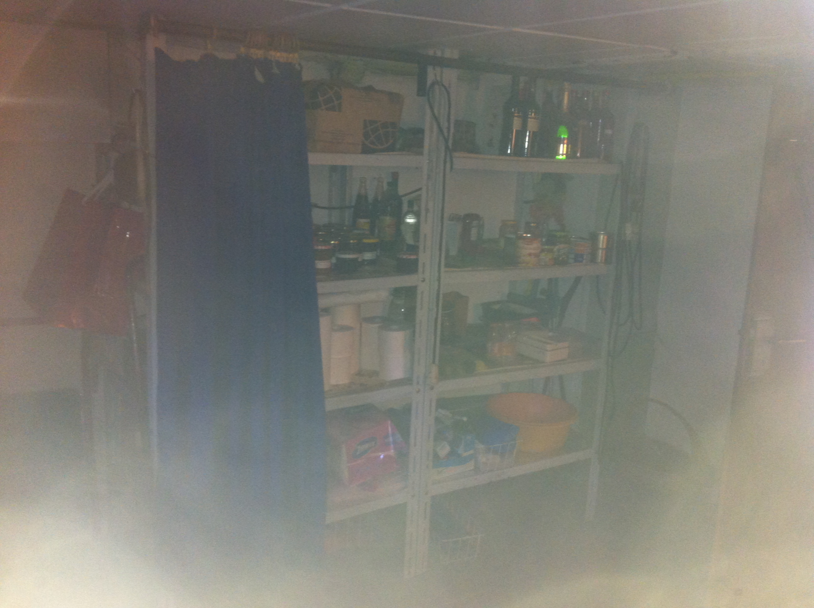 Massives Kellerregal