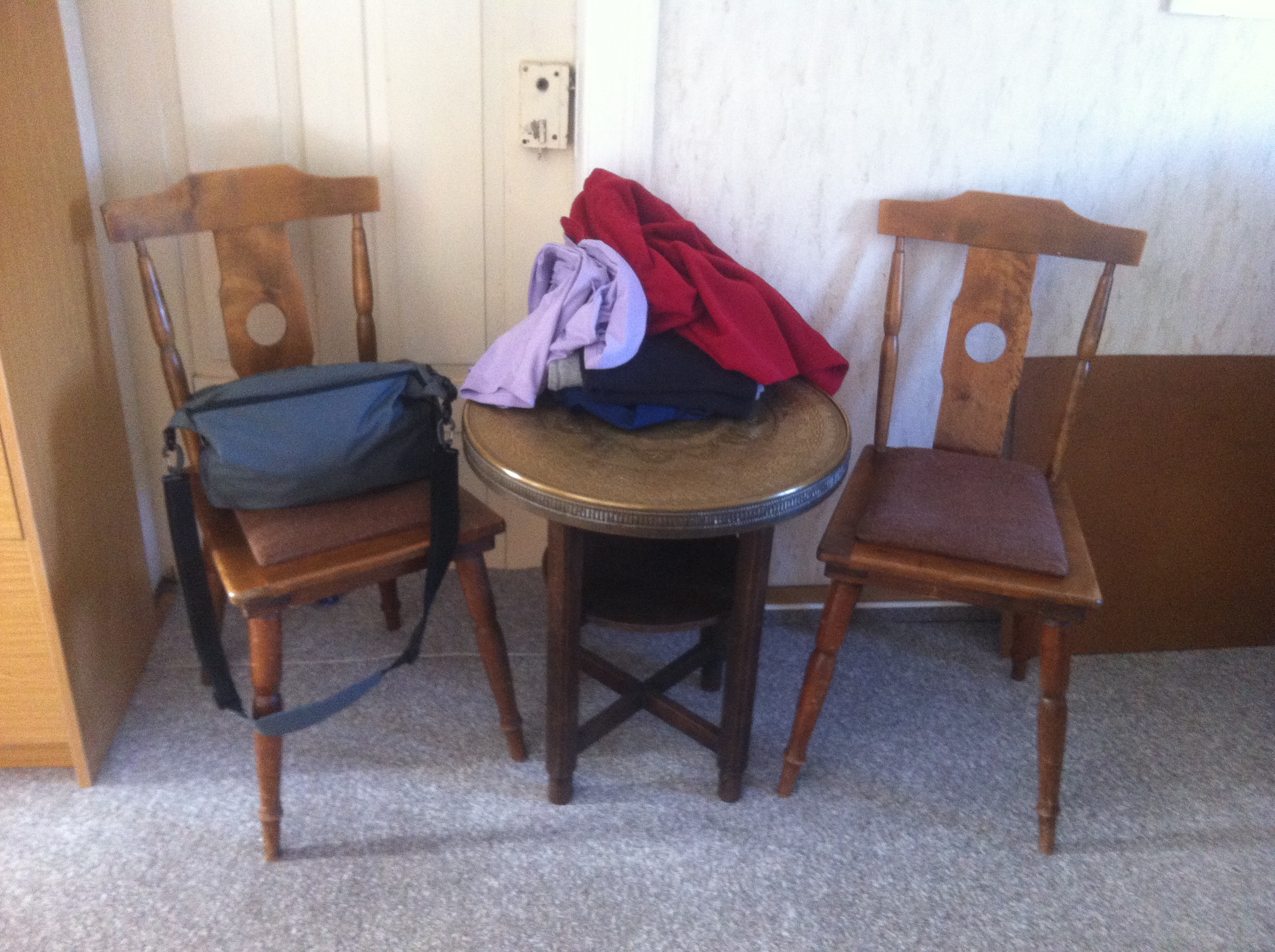 Spieltisch & Stühle